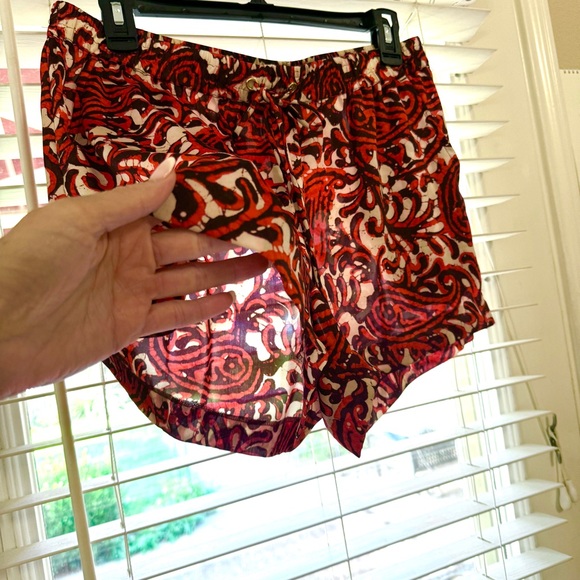 💖 Michael Kors Red/Cream/Black Floral Satin Shorts - Picture 4 of 16